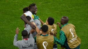Senegal supera al local / Foto: FIFA